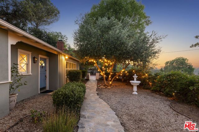 3313 Coy Drive, Sherman Oaks CA: https://media.crmls.org/mediaz/e2e08ba5-15ac-4b67-918b-d9e8f4f29c47.jpg