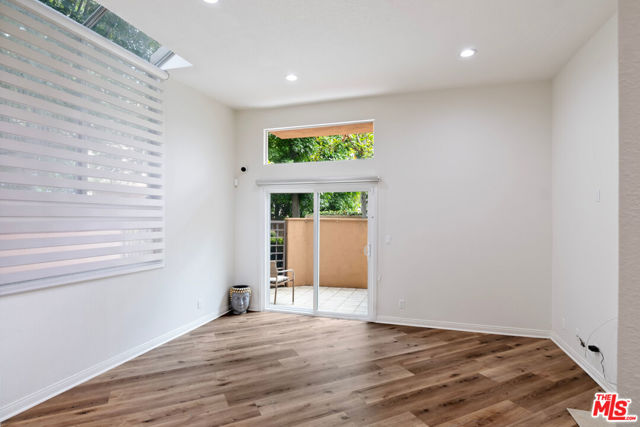 18730 Hatteras Street, Tarzana CA: https://media.crmls.org/mediaz/e2e0e475-a29f-40b9-a3dc-ce43863d7e86.jpg