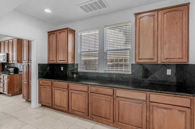 1619 Tumbleweed Way, Los Banos CA: https://media.crmls.org/mediaz/e2e1a39f-6409-4504-ac62-2fc6dc924489.jpg