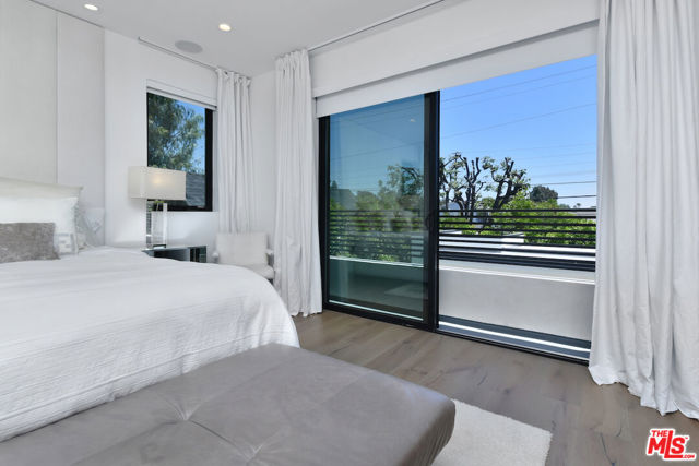5316 Lennox, Sherman Oaks CA: https://media.crmls.org/mediaz/e2e1df54-ef61-4ab0-b979-2e3aae726a65.jpg