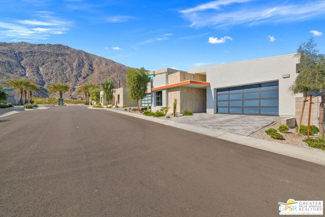 190 Obsidian Loop, Palm Springs CA: https://media.crmls.org/mediaz/e2e1e064-a6e9-4502-8416-056047eb201d.jpg