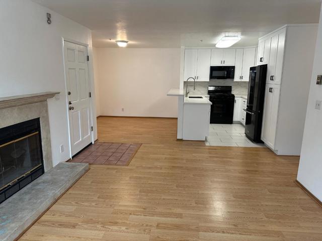 808 Red Leaf Court, San Francisco CA: https://media.crmls.org/mediaz/e2e20b93-ff45-4c19-a67e-21eb44d97a0b.jpg