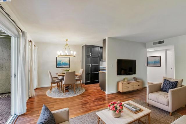 291 Tradewinds Dr, San Jose CA: https://media.crmls.org/mediaz/e2e23cd9-64a1-4b44-9c49-efdc953a5f84.jpg