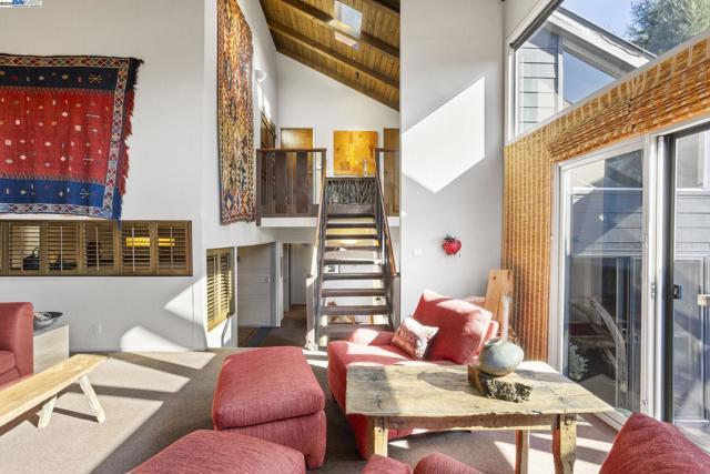 3 Abbott Way, Piedmont CA: https://media.crmls.org/mediaz/e2e243a8-d478-487f-98d4-d371d2d1cf55.jpg