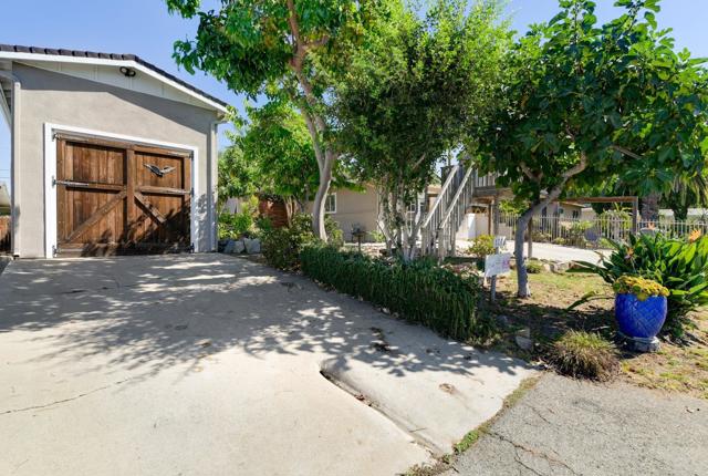 1206 Old Stage Road, Fallbrook CA: https://media.crmls.org/mediaz/e2e2ae18-28f5-46c1-b6e3-130baf54ed5c.jpg