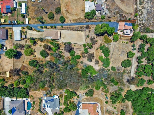 974 Via Hillview, Fallbrook CA: https://media.crmls.org/mediaz/e2e3168a-9975-461a-8601-c7ad67e92b08.jpg