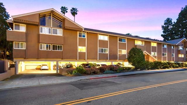 2517 Navarra Drive, Carlsbad CA: https://media.crmls.org/mediaz/e2e319b9-deaf-45ed-b84b-ee32c1c5969d.jpg