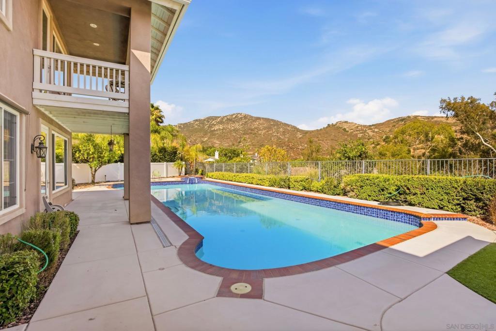 https://media.crmls.org/mediaz/e2e3226e-3ded-45c5-868a-e9c57e2d114a.jpg?preset=X-Large