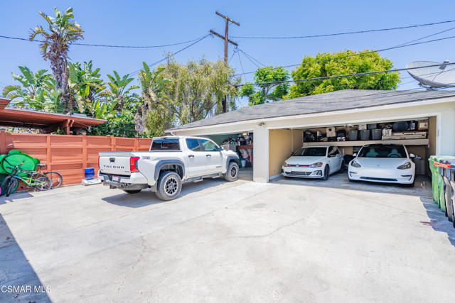 5924 Fairfax Avenue, Los Angeles CA: https://media.crmls.org/mediaz/e2e3720a-8f24-4e09-9784-1a921ebc6faa.jpg