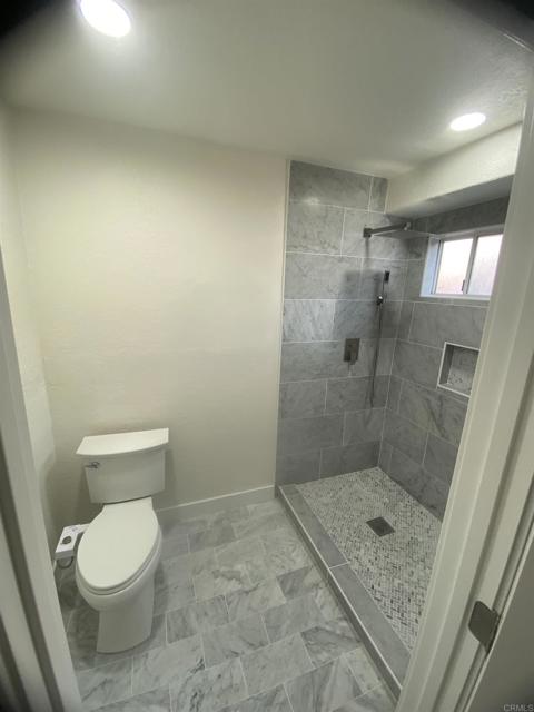 2663 Sutter St, Carlsbad CA: https://media.crmls.org/mediaz/e2e3bdec-9cb0-475f-93bf-96900e23f80d.jpg