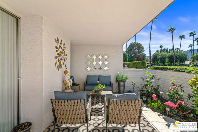 2522 N Whitewater Club Drive #D, Palm Springs, CA 92262