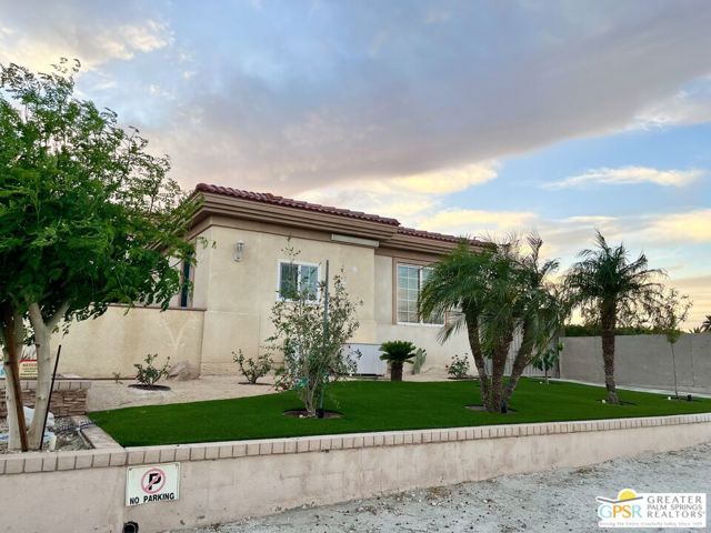 31305 Desert Moon Drive, Thousand Palms CA: https://media.crmls.org/mediaz/e2e43d93-9ed9-46e6-8e4d-5790ae1049e4.jpg