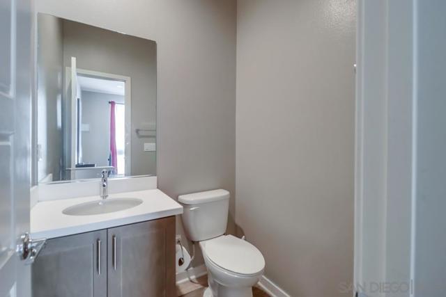 1875 Observation Way, Chula Vista CA: https://media.crmls.org/mediaz/e2e4936d-e696-4d1b-83e0-5b08e2a9d541.jpg