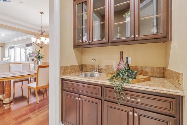 548 Wycombe Ct, San Ramon CA: https://media.crmls.org/mediaz/e2e4f0ab-759c-4f73-9040-7cc407d0c34b.jpg