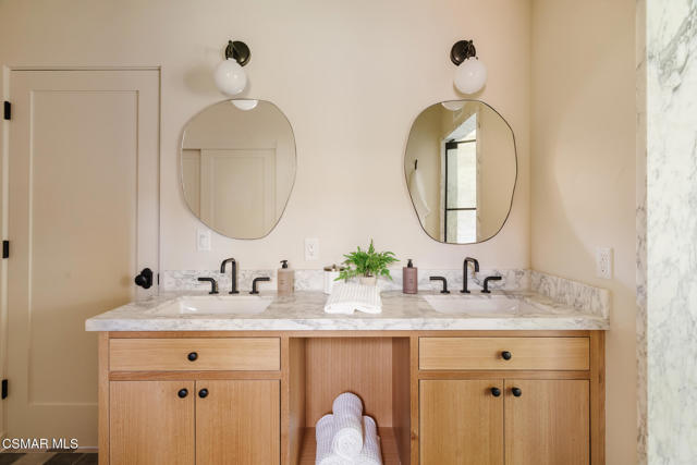 1207 Westridge Drive, Ventura CA: https://media.crmls.org/mediaz/e2e5289f-c0de-4a1b-8328-18200b720ebc.jpg