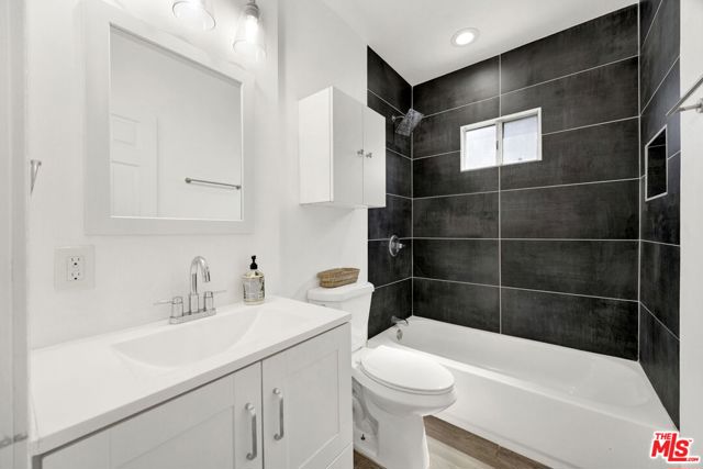 201 E 91st Street, Los Angeles CA: https://media.crmls.org/mediaz/e2e56b1e-6495-47c7-902a-ba53e59ab2b4.jpg
