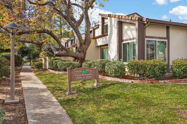 Detail Gallery Image 2 of 46 For 25702 Vista Fairways Dr, Valencia,  CA 91355 - 2 Beds | 2 Baths