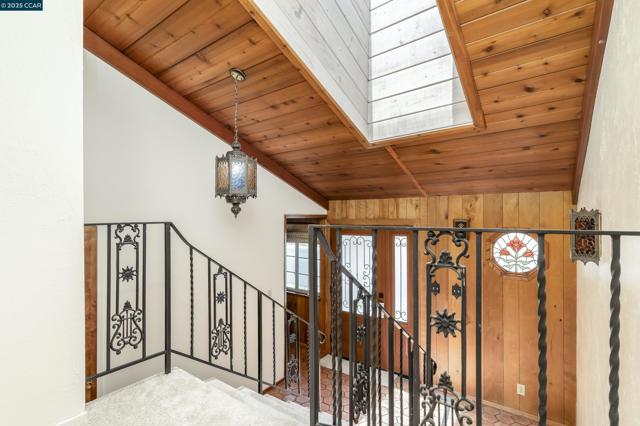 6180 HILLSIDE DRIVE, El Sobrante CA: https://media.crmls.org/mediaz/e2e58670-2161-4d33-a049-32d2e5ef055d.jpg