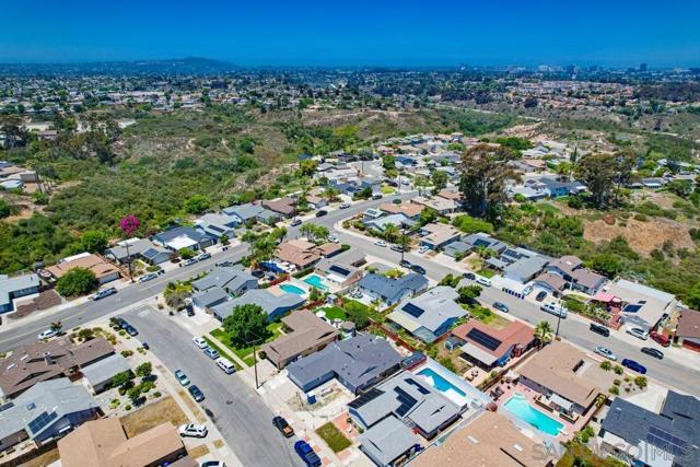 5215 Palmyra Ave, San Diego CA: https://media.crmls.org/mediaz/e2e67265-69d4-4061-90b1-7579559ad171.jpg