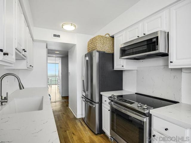 1760 Avenida del Mundo, Coronado CA: https://media.crmls.org/mediaz/e2e67835-5180-4b52-94b1-b193305537ad.jpg