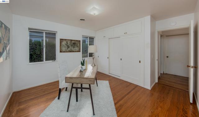 1785 Holly Ave, Menlo Park CA: https://media.crmls.org/mediaz/e2e69c81-87f1-466d-8fc7-8800ec3c309b.jpg