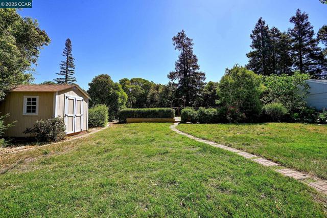 1536 Maynard St, Concord CA: https://media.crmls.org/mediaz/e2e6bd83-59a3-42b2-8975-6535dd7e1a92.jpg