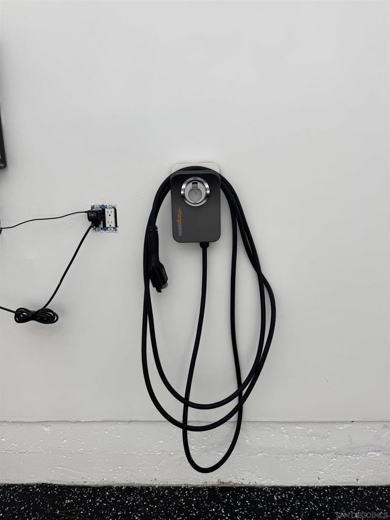 https://media.crmls.org/mediaz/e2e7704b-34e6-47c6-807b-d72cce52649c.jpg?preset=X-Large