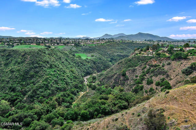 1822 Calle Borrego, Thousand Oaks CA: https://media.crmls.org/mediaz/e2e79e66-43b7-48c1-ae81-127e81437e12.jpg