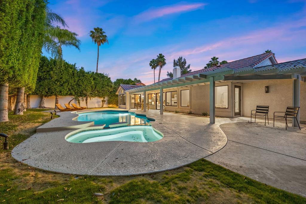 https://media.crmls.org/mediaz/e2e7f3aa-40a1-44f1-8939-d7128c08513e.jpg?preset=X-Large