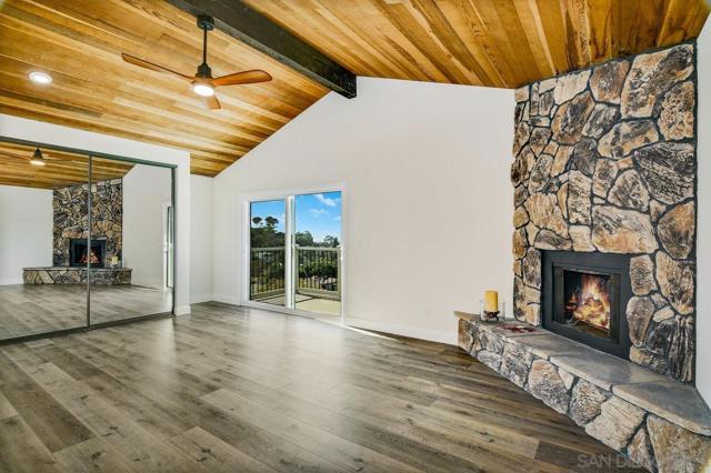 1935 Nautilus St, La Jolla CA: https://media.crmls.org/mediaz/e2e87912-4ed8-4330-86a8-14556d8fdc93.jpg
