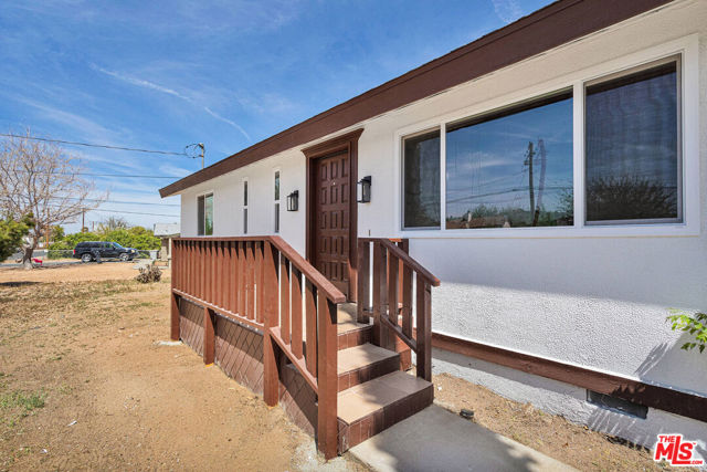 8055 Bangor Avenue, Hesperia CA: https://media.crmls.org/mediaz/e2e8c824-bc34-4db3-a9a4-db5794f50a8d.jpg