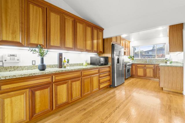 2741 Doverton Square, Mountain View CA: https://media.crmls.org/mediaz/e2e8daa8-643f-4167-b22e-21b02e26bb9c.jpg