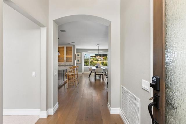 Detail Gallery Image 4 of 44 For 13822 Camino Del Suelo, San Diego,  CA 92129 - 4 Beds | 3 Baths