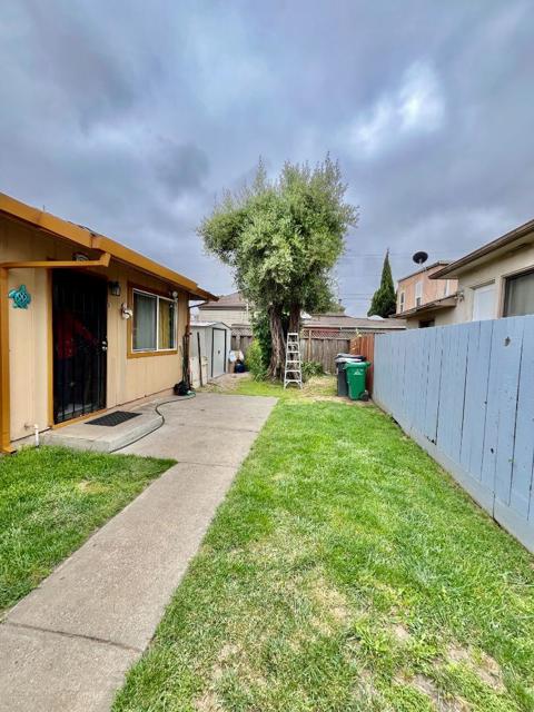 128 Maple Avenue, Watsonville CA: https://media.crmls.org/mediaz/e2e9fedb-65dd-4bbc-a422-61e7ab1f1f33.jpg