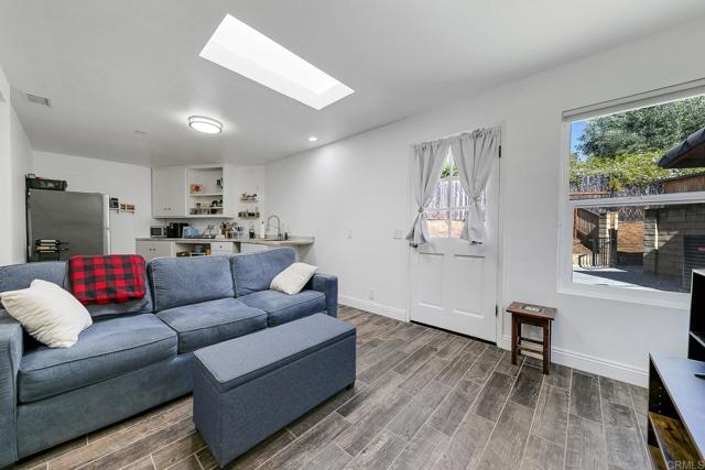 929 Chumash Trail, Vista CA: https://media.crmls.org/mediaz/e2ea2b07-8be8-4fb3-a36d-a0ecc16c4662.jpg