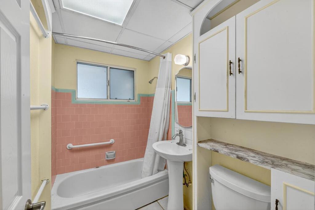 https://media.crmls.org/mediaz/e2ea621e-c9ee-4bed-b823-1f4f4477f3d6.jpg?preset=X-Large