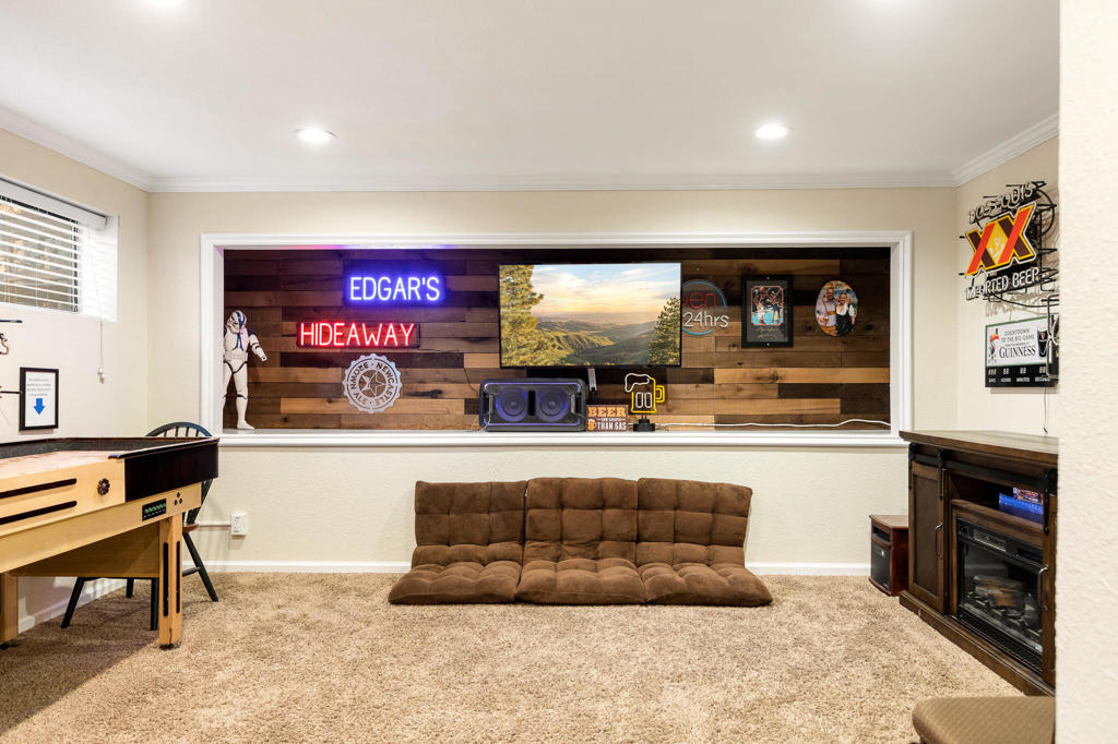 https://media.crmls.org/mediaz/e2eaa6c7-47ae-408e-97d0-1044f0f8b46e.jpg?preset=X-Large