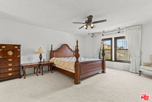 1181 Somera Road, Los Angeles CA: https://media.crmls.org/mediaz/e2eab1c9-93a9-4e81-abc1-7ab69f60415c.jpg