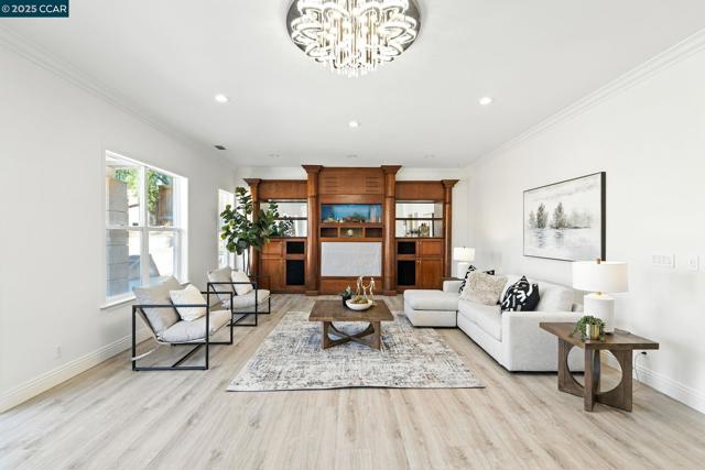 1023 Pebble Beach Dr, Clayton CA: https://media.crmls.org/mediaz/e2ead98a-3a49-4e4f-baf8-15992ef63c00.jpg