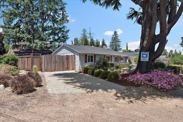 1480 Oakhurst Avenue, Los Altos CA: https://media.crmls.org/mediaz/e2eb5df5-483b-4e04-90a4-68604b88779c.jpg