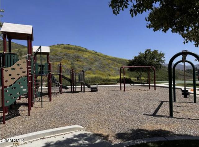 6058 Hedgewall Drive, Westlake Village CA: https://media.crmls.org/mediaz/e2ebd49c-abf5-481b-8a0f-a93e5186af65.jpg