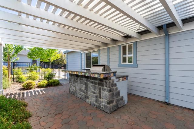 141 Holliday Drive, Hollister CA: https://media.crmls.org/mediaz/e2ec5f16-8a4f-4910-a7a0-d4832218f943.jpg