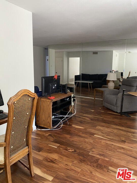 2252 Northpark Street, Thousand Oaks CA: https://media.crmls.org/mediaz/e2ecbcfe-4e8e-4c8e-bbb7-630af2b18b1c.jpg