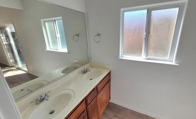 2913 Las Flores Circle, Los Banos CA: https://media.crmls.org/mediaz/e2ecd10c-626a-4820-b220-d7422d1996ff.jpg