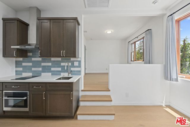 10503 Tennessee Avenue, Los Angeles CA: https://media.crmls.org/mediaz/e2ed14b3-8097-405b-88d8-65cbe8ff1531.jpg