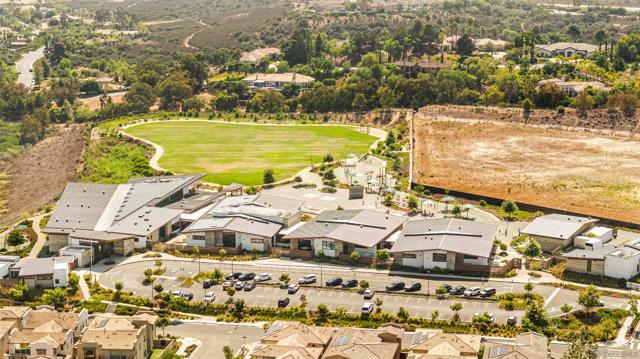 6749 Solterra Vista Pkwy, San Diego CA: https://media.crmls.org/mediaz/e2ed8bce-4f45-454a-a7e0-7bd50fae08bf.jpg