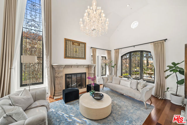 1821 Chastain, Pacific Palisades CA: https://media.crmls.org/mediaz/e2ed91c1-bd8c-4bb6-8bab-fecc157be106.jpg