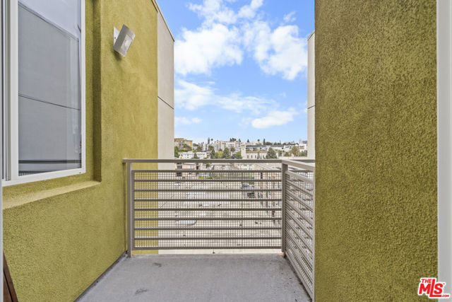436 S Virgil Avenue, Los Angeles CA: https://media.crmls.org/mediaz/e2edd2cf-1a92-4e58-8610-515361435554.jpg