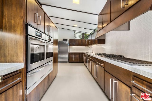 1760 Carla, Beverly Hills CA: https://media.crmls.org/mediaz/e2ee86c3-536f-4af3-b203-04e6f7751596.jpg