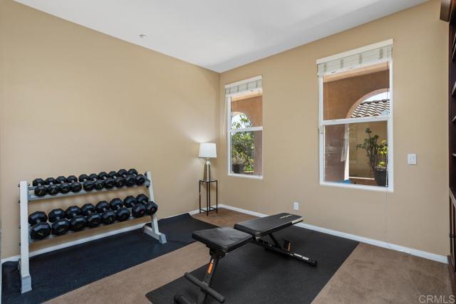 3385 Wild Oak Lane, Escondido CA: https://media.crmls.org/mediaz/e2efbf46-40ff-43dd-80d5-d03d4aa3437c.jpg